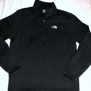 - Half-Zip North Face Sweatshirt Pull Over